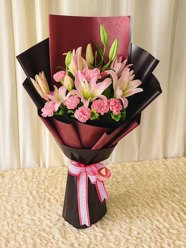 Elegant Lily & Carnation Bunch