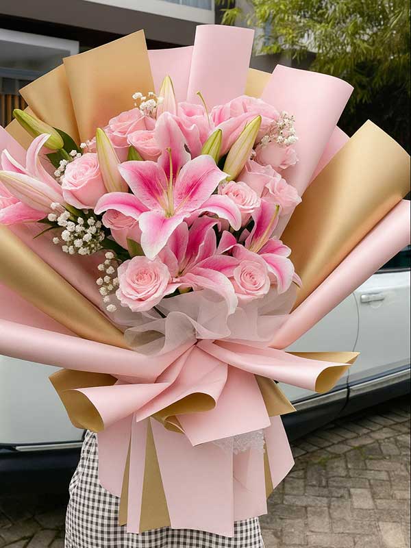 Elegant Pink Lily & Rose Bouquet
