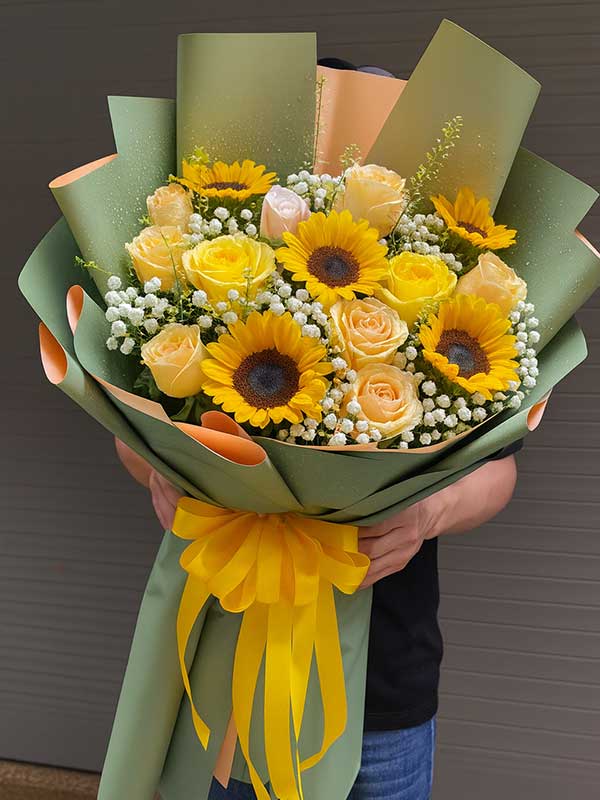 Sunflower & Peach Rose Mix